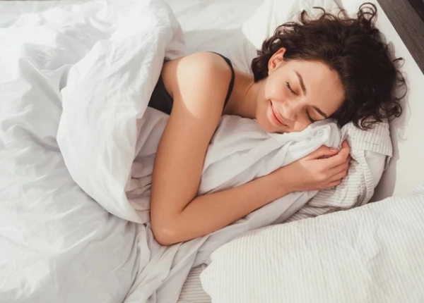 Công dụng massage đá nóng giúp giấc ngủ chất lượng hơn