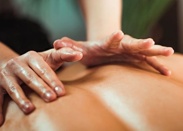 Đi massage thư giãn