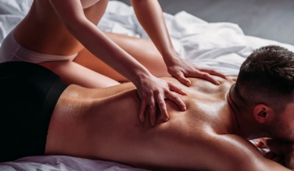 Massage body-to-body đầy cuốn hút