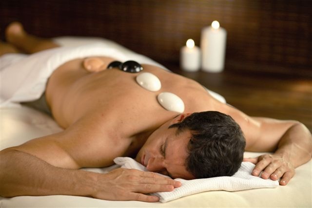 Những lưu ý y tế quan trọng để đảm bảo an toàn khi trị liệu massage đá nóng