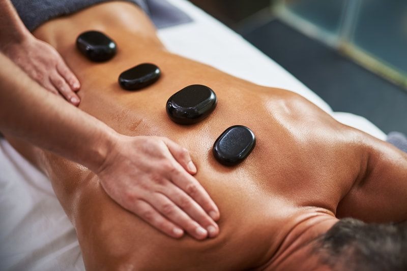 Hướng dẫn phương pháp massage đá nóng hiệu quả tại nhà