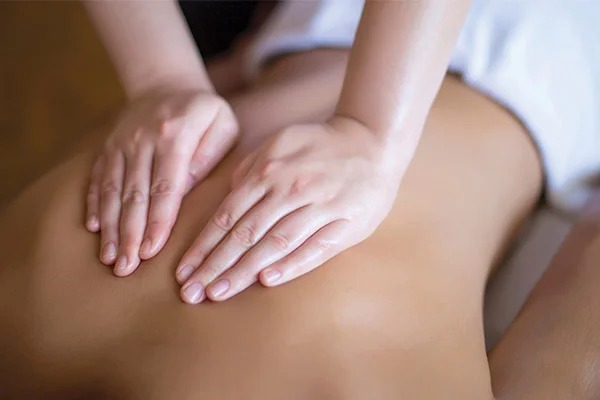 Kỹ thuật massage giải phóng căng thẳng vùng sống lưng và thắt lưng