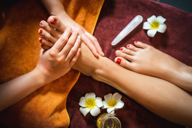 Massage foot (chăm sóc đôi bàn chân)